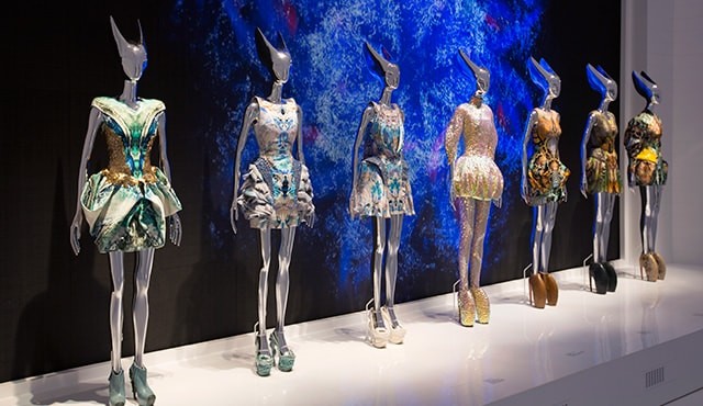 ALEXANDER MCQUEEN SAVAGE BEAUTY EXHIBITION