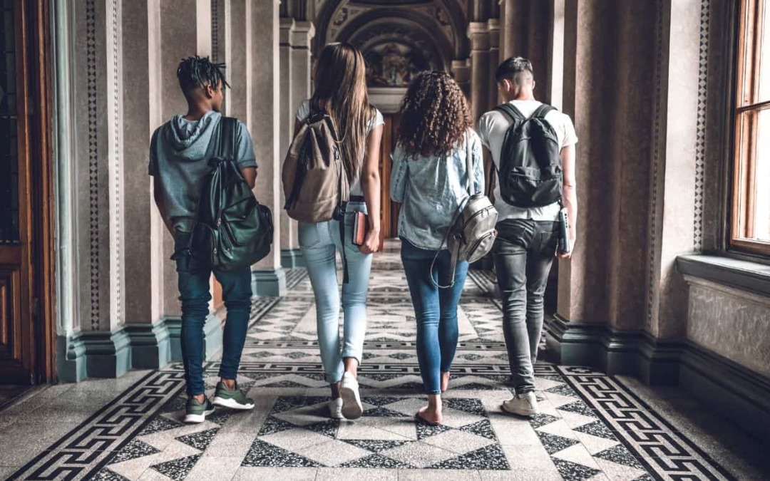 5 HEALTHY LIVING TIPS FOR COLLEGE STUDENTS