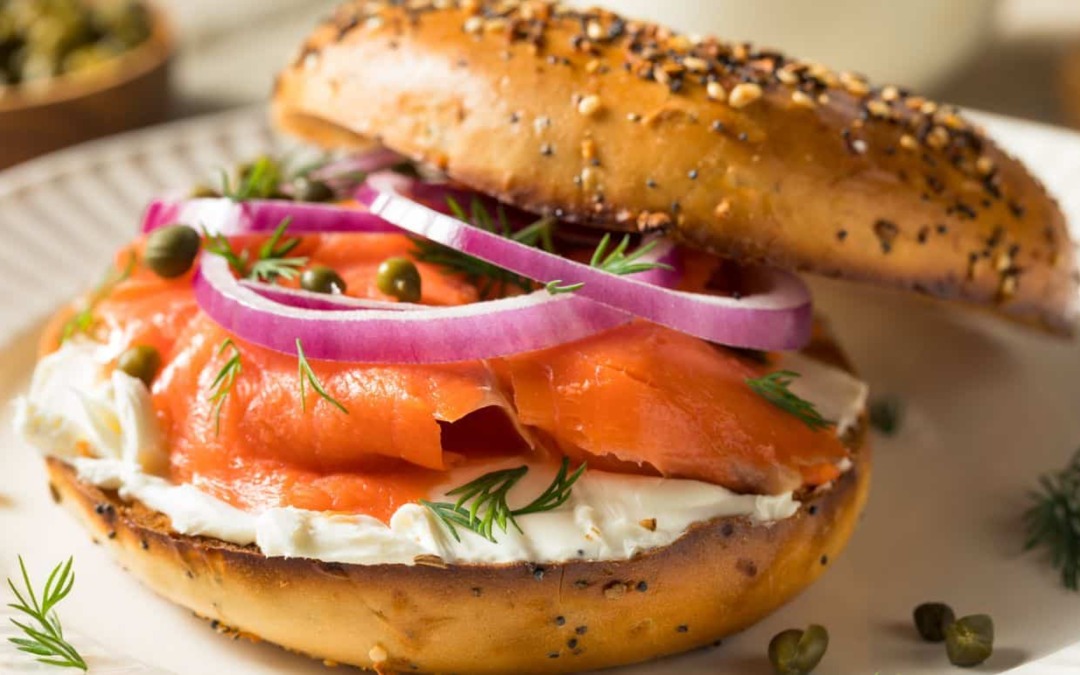 EASY BAGELS RECIPE WITH SMOKED SALMON