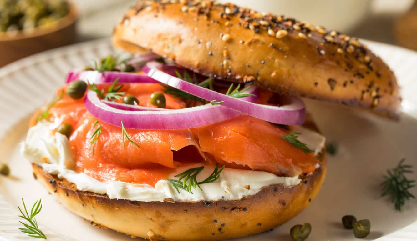 Simple bagel recipe with cream cheese and salmon