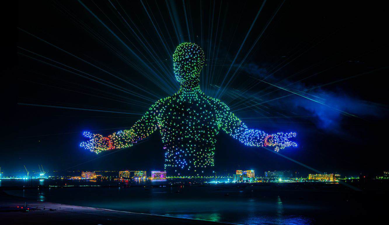 ras-al-khaimah-new-years-eve-2026-pyro-drone-human-figure-welcome Pyro drone human figure ‘The Welcome’ during Ras Al Khaimah New Year’s Eve 2026 Guinness World Record celebration